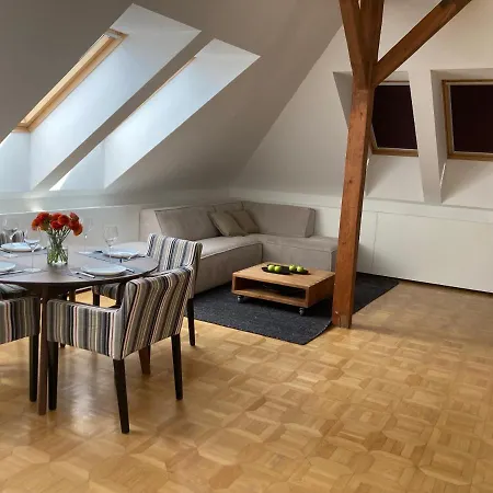 Vynimocny Apartman V Staromestskej Vile S Vyhladom Na Hrad Appartamento *