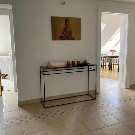 Appartamento Vynimocny Apartman V Staromestskej Vile S Vyhladom Na Hrad Bratislava