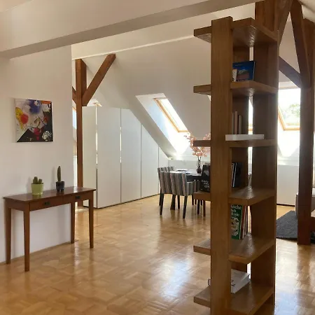 Vynimocny Apartman V Staromestskej Vile S Vyhladom Na Hrad Appartamento Bratislava