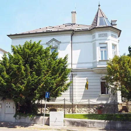 Vynimocny Apartman V Staromestskej Vile S Vyhladom Na Hrad Appartamento Bratislava