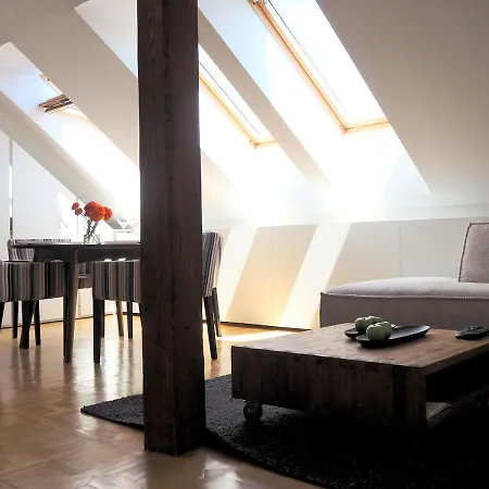 Vynimocny Apartman V Staromestskej Vile S Vyhladom Na Hrad Appartamento